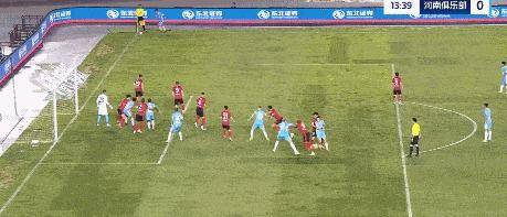 关于豪门碰撞，球迷呼声高涨，场上激烈角逐的信息