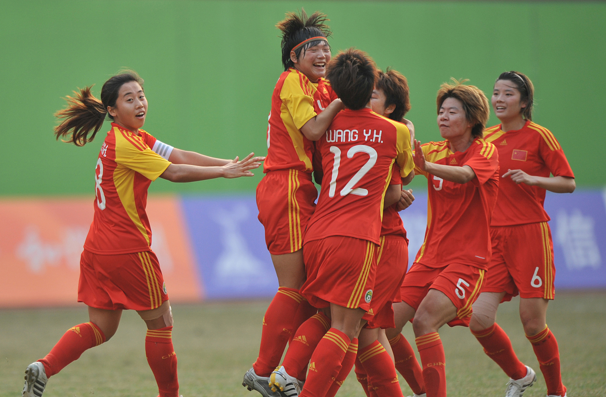 国内女足参加国际比赛，赢得欧洲球迷喝彩