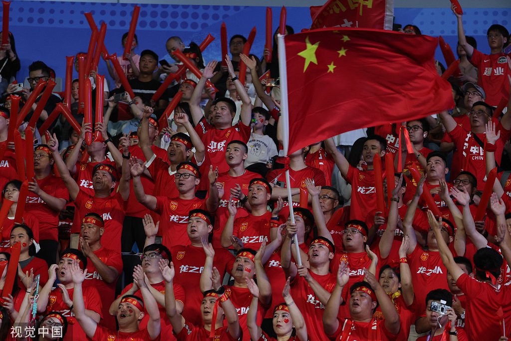 国内女足参加国际比赛，赢得欧洲球迷喝彩